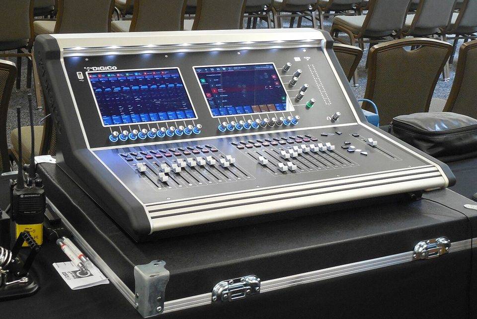 Digital konsoll for konsert